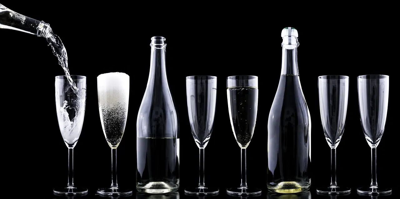 What's that champagne-call thing on the floor? — Pixabay