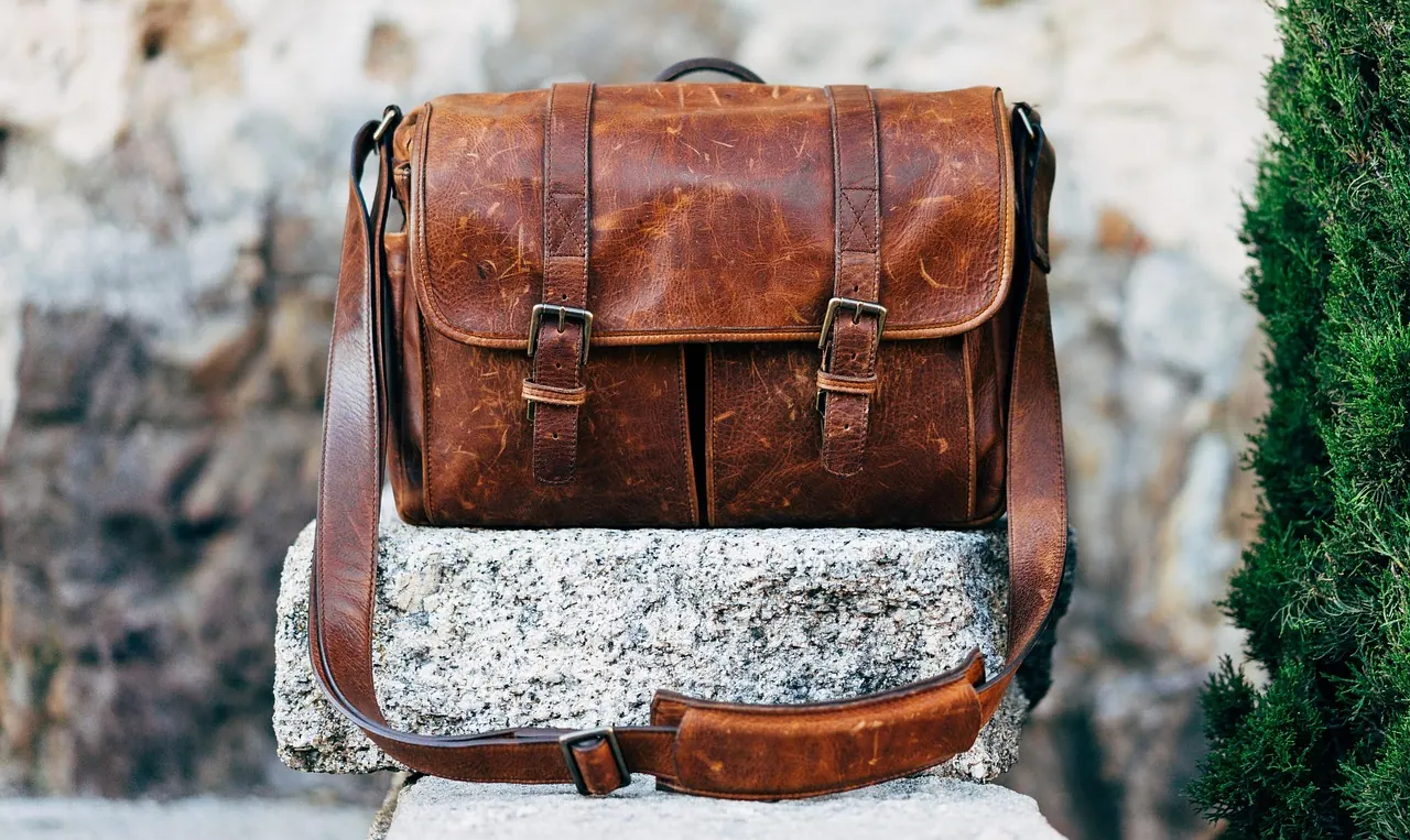 What to bring to a Tokyo club — the bag question — Pixabay