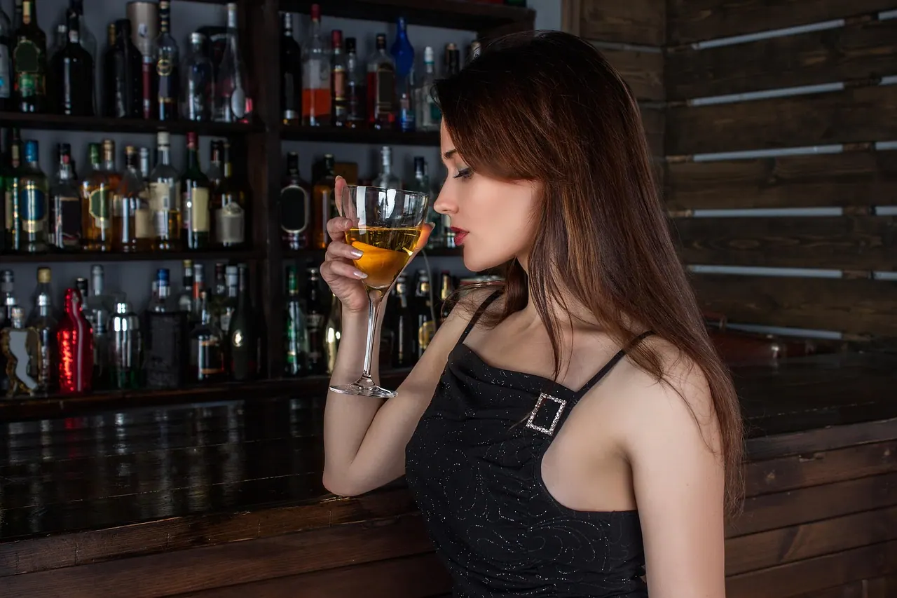 Why the 'I'll kill you if you toast over the DJ booth' sign exists — Pixabay