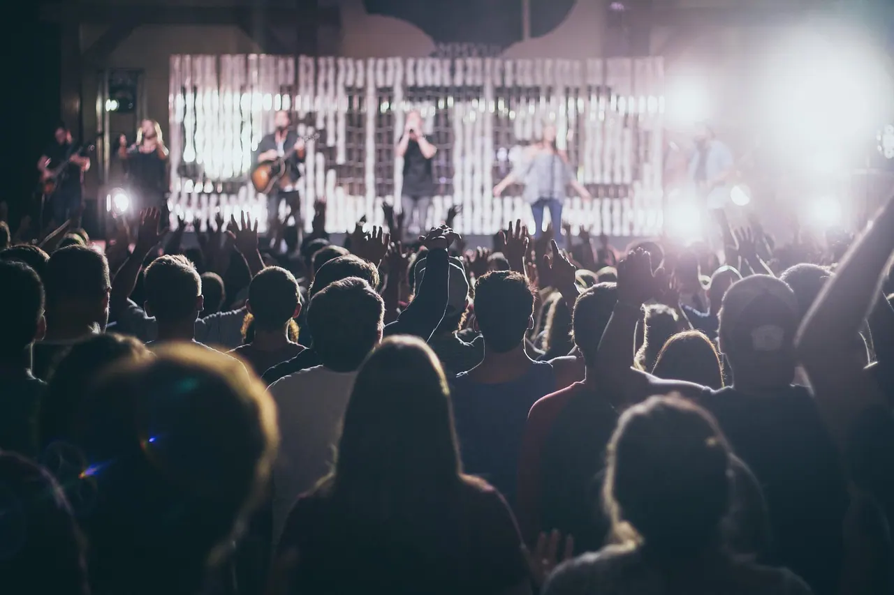 Festival vs club — they're actually really different — Pixabay
