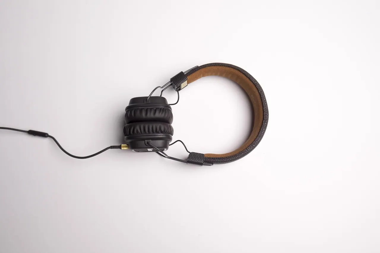 Music prep before clubbing — what to listen to — Pixabay